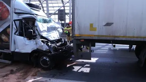 Auto dostawcze wjechało w tył ciężarówki na S8