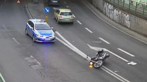 Zderzenie samochodu z motocyklem. "Kierowca auta jest poszukiwany przez policję"