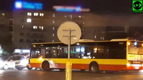 Wieczorna kolizja na Modlińskiej. Autobus wymusił pierwszeństwo