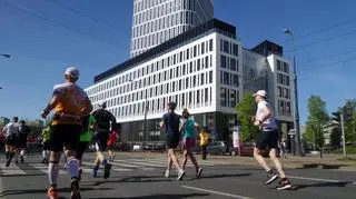 Biegacze na trasie Orlen Warsaw Marathon