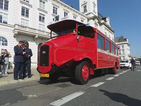 Przejazd przedwojennym autobusem Somua