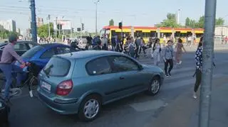 Policjanci na placu Zawiszy