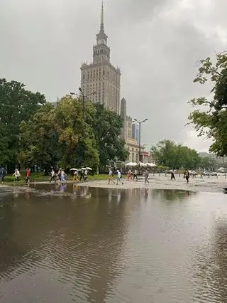 Zalane tereny przy Pałacu Kultury