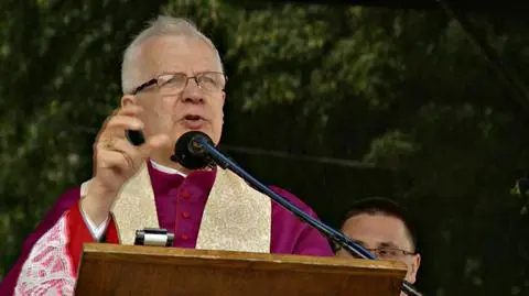 Abp Michalik czuje "oburzenie i niesmak" ekspozycją w CSW