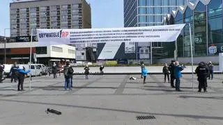 Demonstracja Obywateli RP w maseczkach chirurgicznych