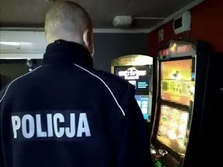 Policja zabezpieczyła ponad 200 nielegalnych automatów do gier