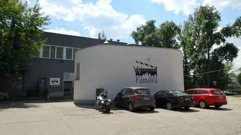 "Szpada wbiła się w głowę kobiety". Wypadek w szkole filmowej