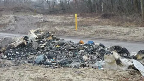 Śmieci nad gazociągiem