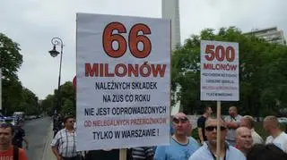 Przemarsz manifestujących taksówkarzy