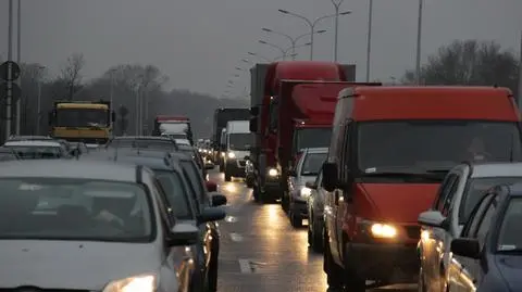 Wisłostrada stanęła w ogromnym korku. "Awaria dźwigu"