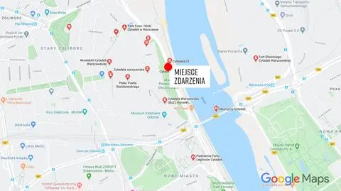 W dacii pękła opona. Kierowca uderzył w słup