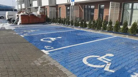 Nowe osiedle i nowy parking z miejscami tylko dla niepełnosprawnych