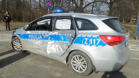 Kolizja radiowozu i tramwaju na Wolskiej