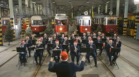 Wyjątkowa kolęda z zajezdni. Na orkiestrę i dzwonki tramwajowe