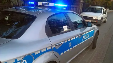 Pijany jechał samochodem. Zatrzymała go karetka
