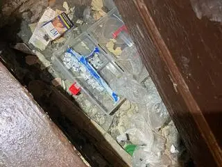 Narkotyki w skrzynce gazowej i plastikowej skrzyni