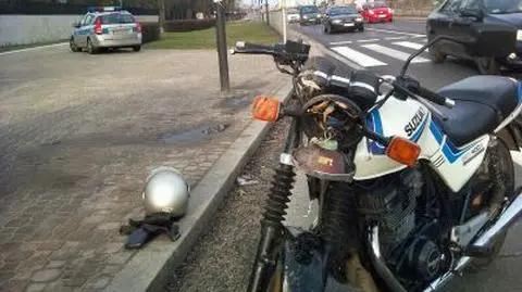 Auto zajechało drogę, motocykl się przewrócił