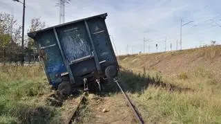 Wykolejony wagon przy Siennickiej