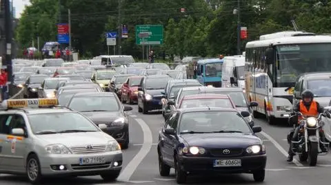 Trudna podróż na Pragę. Mecz na Narodowym, szczyt, a do tego kolizja