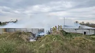 Pożar składowiska palet pod Warszawą 