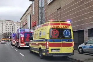 Zderzenie dwóch aut na parkingu centrum handlowego 