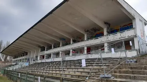 Są pieniądze na remont zrujnowanego stadionu. Dzielnica zapewnia, że nie wyburzy trybun