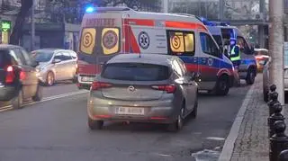 Zderzenie tramwaju z samochodem na placu Konstytucji