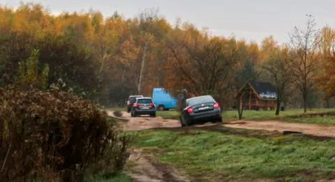 GPS pokazuje skrót przez park