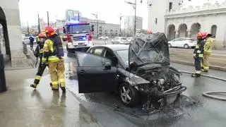 Na moście Poniatowskiego doszło do pożaru auta