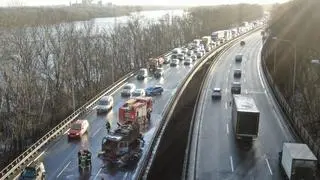 Pożar auta ciężarowego na Wisłostradzie