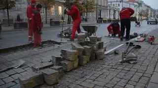 Drogowcy pracują na Krakowskim Przedmieściu