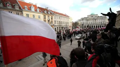 "Sami zbudujemy pomnik na Krakowskim Przedmieściu"