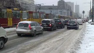 Około godziny 9.00 tramwaje stanęły przed rondem de Gaulle&#039;a - fot. Lech Marcinczak/TVN Warszawa