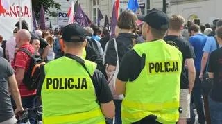 Protest Partii Razem przed Pałacem Prezydenckim