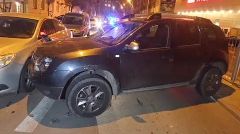 Policja: wjechała w prawidłowo zaparkowane auto, była nietrzeźwa