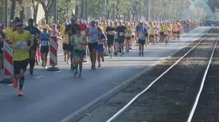 Zawodnicy Półmaratonu Praskiego na ulicach