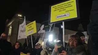 Protest pod Pałacem Prezydenckim