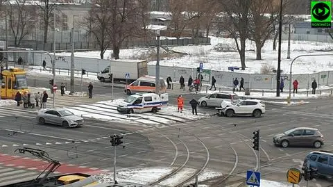 Karetka zderzyła się z autem na Ochocie