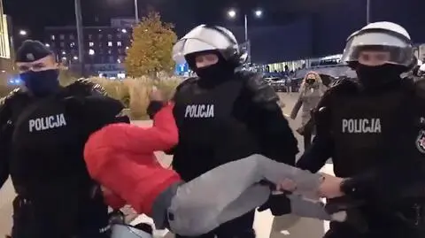 Trzech policjantów interweniuje wobec jednej kobiety