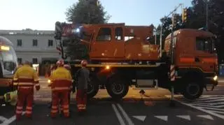 Betoniarka wjechała pod tramwaj w alei Waszyngtona