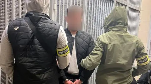 Nerwowo się rozglądał, coś schował. Jest podejrzany o kradzież metodą "na kolec"   