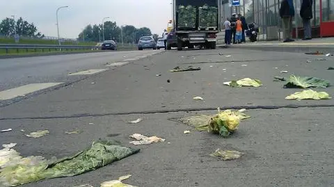 Pijany uderzył w ciężarówkę z kapustą