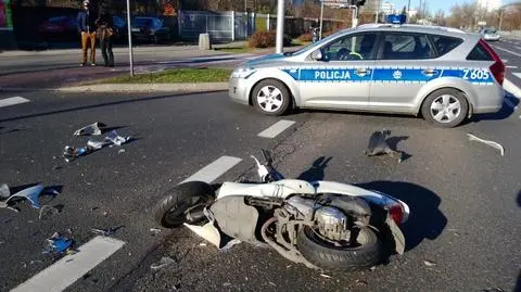 Skuterzystka ranna po zderzeniu z range roverem