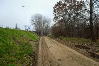 Nowy ciąg pieszo-rowerowy powstaje przy Dolinie Służewieckiej 