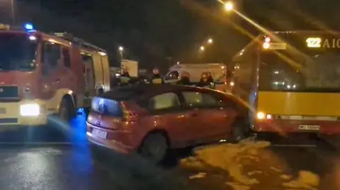 Citroen zderzył się z autobusem 