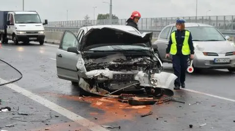 Ford wjechał w dostawczaka na S2