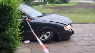 Rozbite audi po pościgu