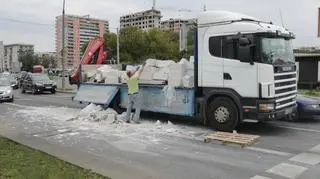 Materiały budowlane na jezdni