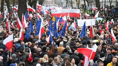 "Tu Warszawa, nie Budapeszt". 50 tysięcy osób przeszło ulicami