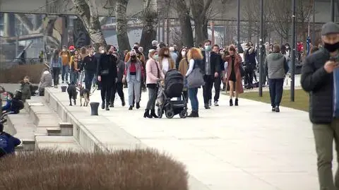 Patrole na bulwarach. Sprawdzają, czy spacerowicze noszą maseczki